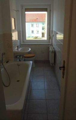 Tageslichtbad mit Wanne