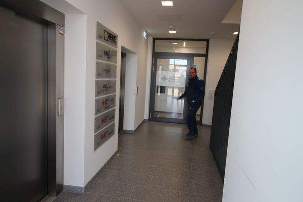 Senefelder 19, Treppenhaus mit Fahrstuhl -03022020