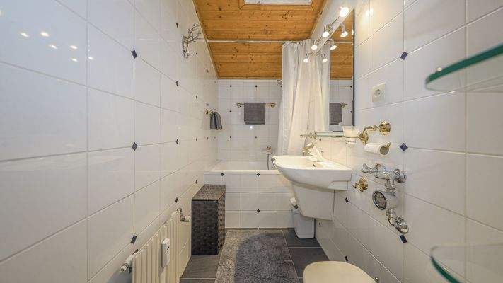 KITZIMMO-Dachgeschosswohnung an der Skipiste mit Kaiserblick kaufen - Immobilien Kitzbühel.