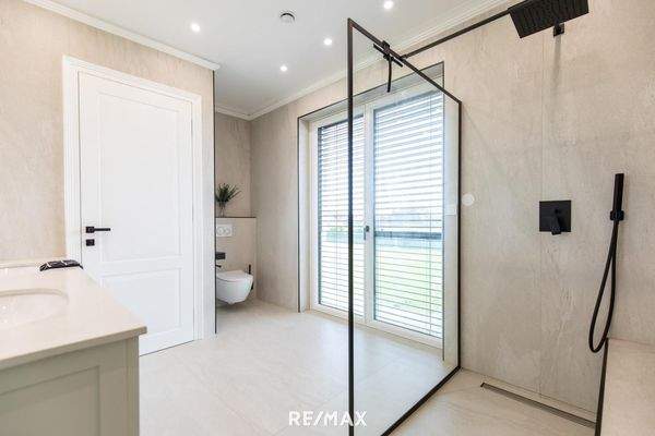 Ensuite Badezimmer im Master Bedroom