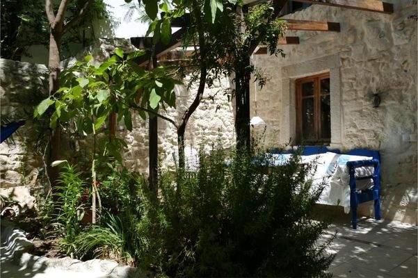 Kreta, Pirgou: Traditionelles Steinhaus zum Verkauf