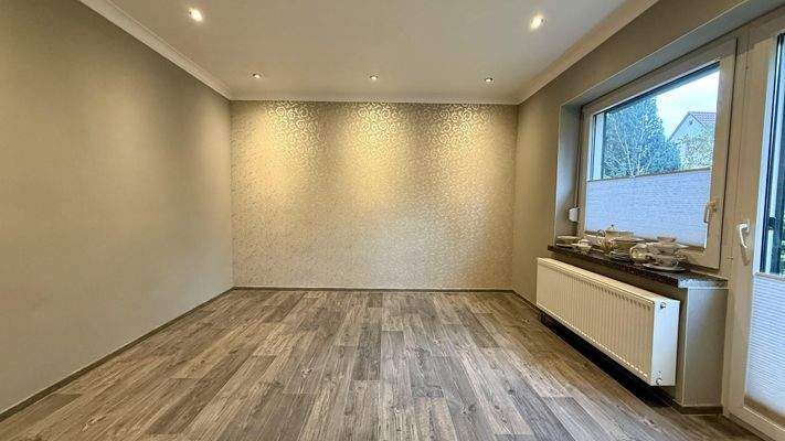 Wohnzimmer mit Zugang zum Garten