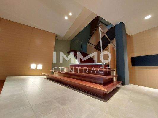 Stiegenaufgang unten