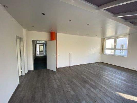 Büroraum 4.rechte Seite.