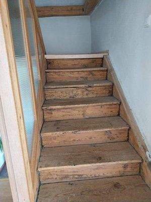 Treppe zum Spitzboden.jpg