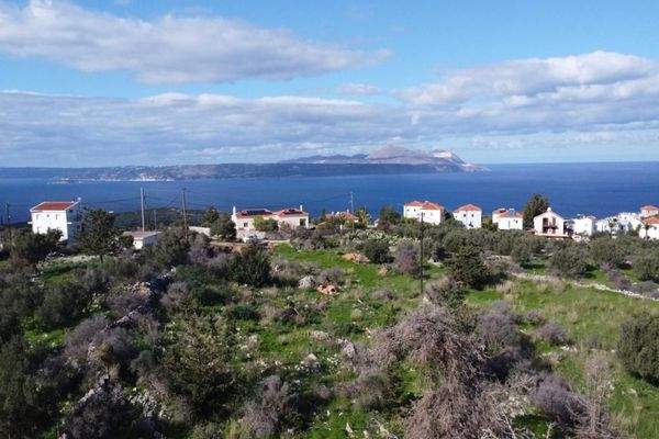 Kreta, Kokkino Chorio: Landschaftlich reizvolles Grundstück mit Meerblick zu verkaufen