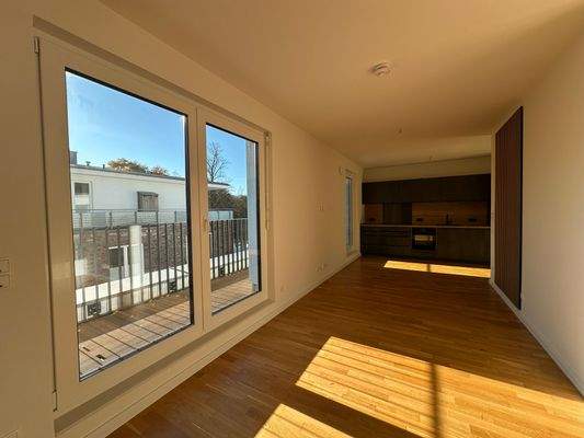 Offener Wohnraum mit Terrassenzugang