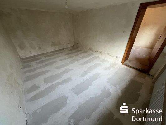 Schlafzimmer oder Arbeitszimmer im Erdgeschoss