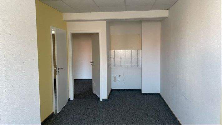 Büro 1 mit Küchenecke