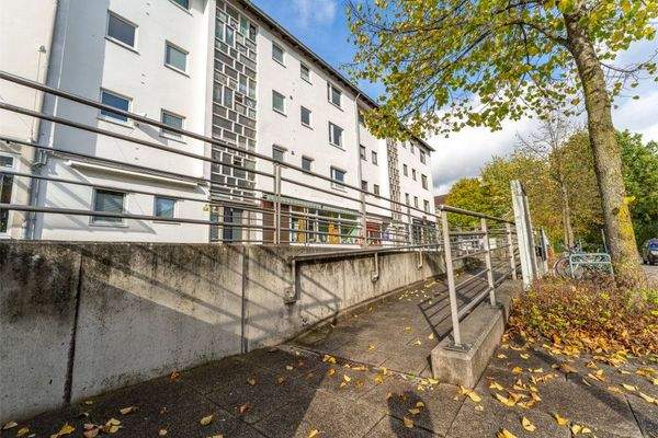 Straßenansicht-Rampe