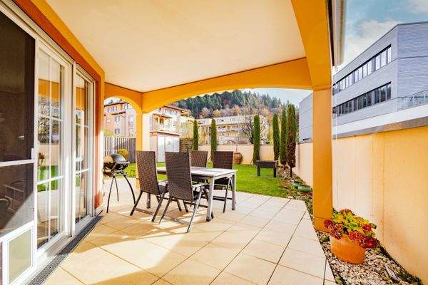 Die gemütliche, überdachte Terrasse