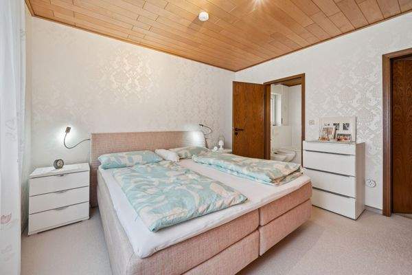 Schlafzimmer im Untergeschoss