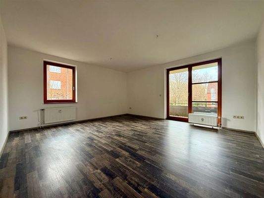 Wohnzimmer mit Balkon