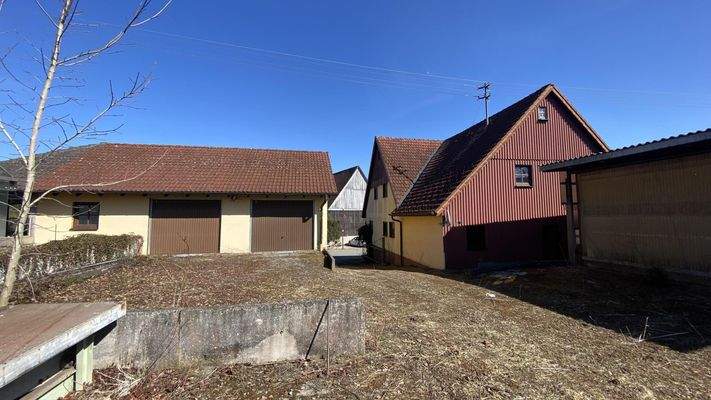 Hinterhof mit Garagen