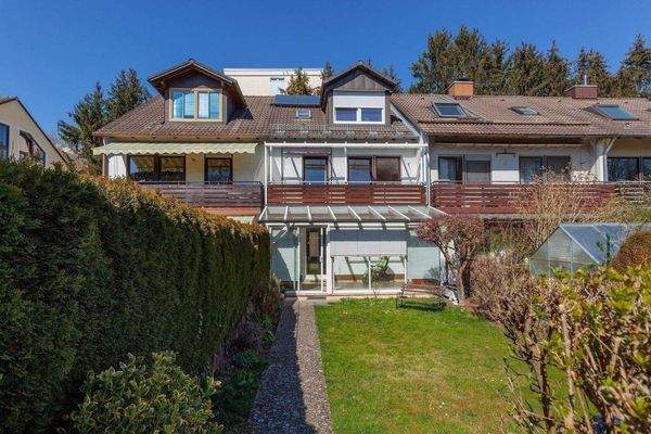 Blick vom Garten auf das Haus