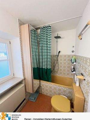 1. Obergeschoss-re. - Badezimmer