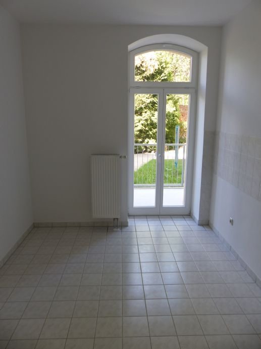 Schöne 3-Raum-Wohnung im EG mit großem Balkon in ordentlichem Haus