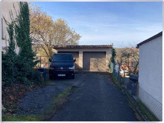 Zufahrt zur Doppelgarage