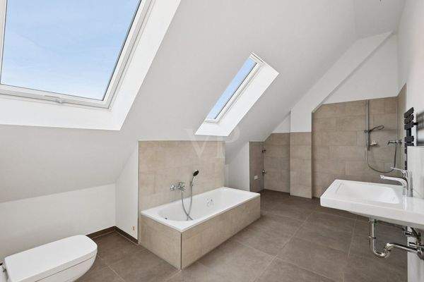 Badezimmer im Dachspitz