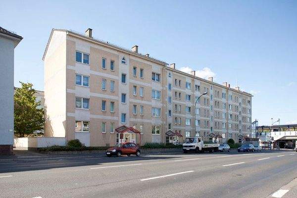 8 Gebäude Straßenseite