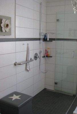 Bad mit bodengleicher Dusche 