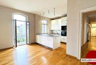 Esszimmer mit hochwertiger Einbauküche!