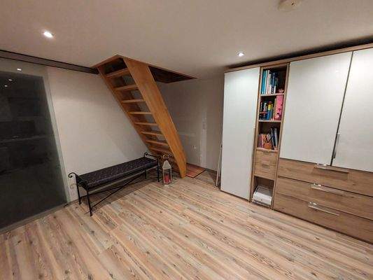 Büro, Blick auf Treppe DG