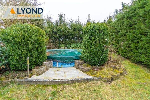 Garten mit Außenpool