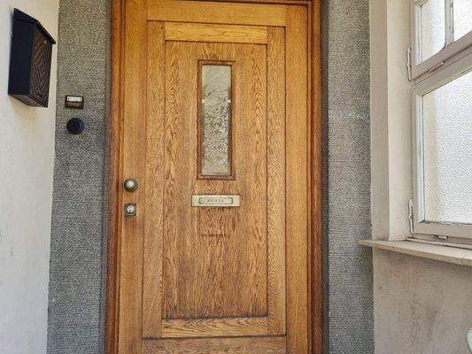 schöne, alte Holzhaustüre