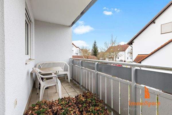 Balkon mit Blick auf die Nachbarschaft