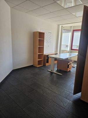 Büro 2.jpeg