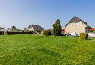 Straßenseitig erschlossenes Grundstück