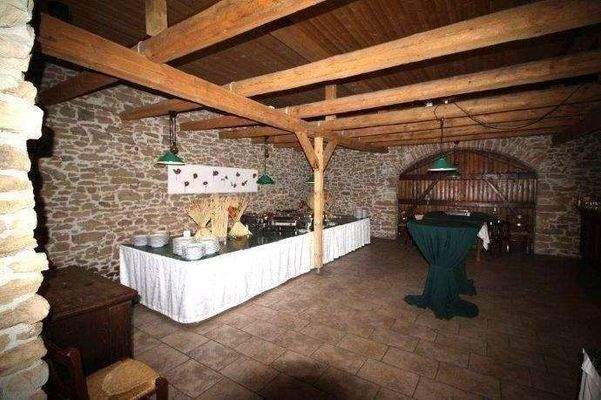 Eingangsbereich und Buffetraum der Partyscheune (3