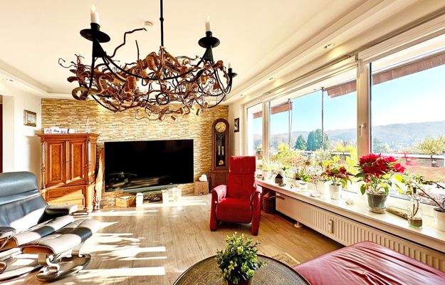 Wohnzimmer mit Zugang zur Loggia