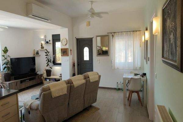 Kreta, Kalamitsi Amigdali: Charmantes kretisches Haus mit privatem Olivenhain und Bergblick zu verkaufen