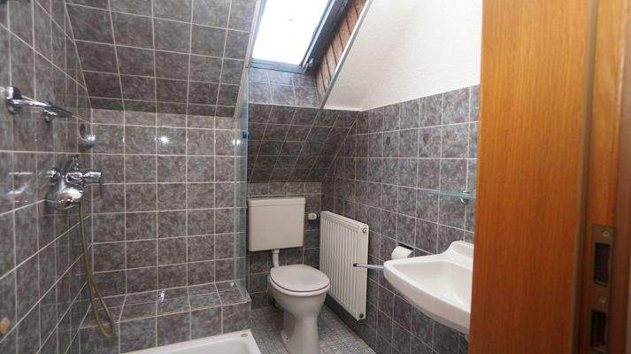 Duschbad im Spitzboden