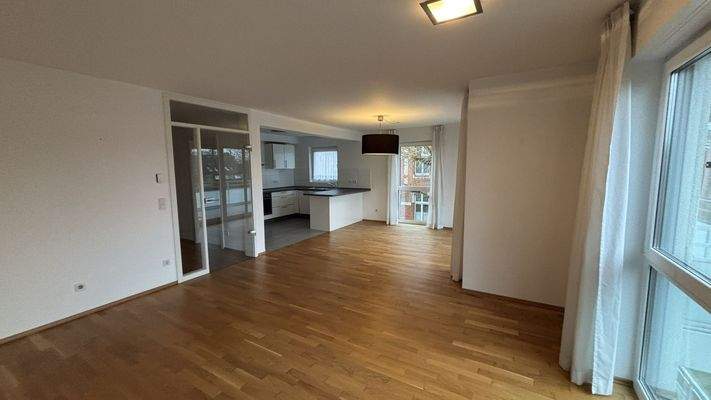 Wohnzimmer mit Blick zur Küche