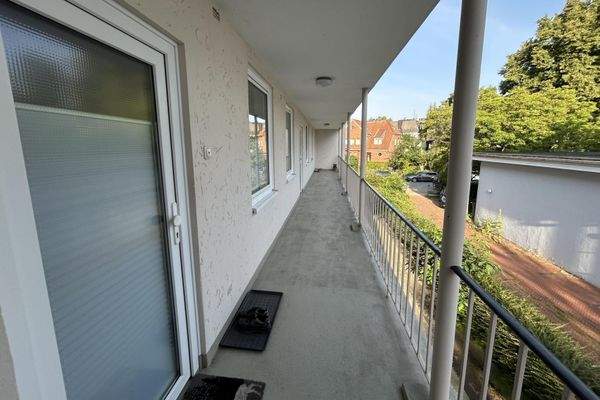 Laubengang zu den Wohnungen