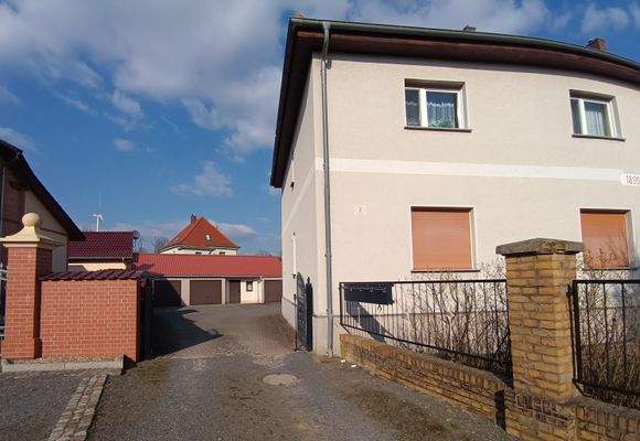 Vorderansicht Einfahrt