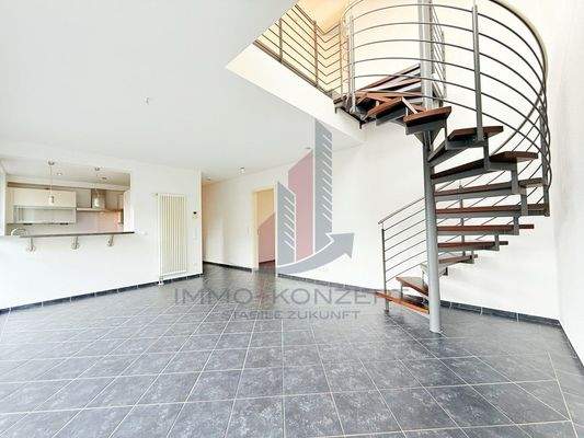 und dem Treppenaufgang nach oben