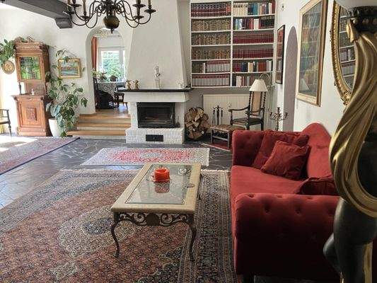 Wohnzimmer mit Kamin