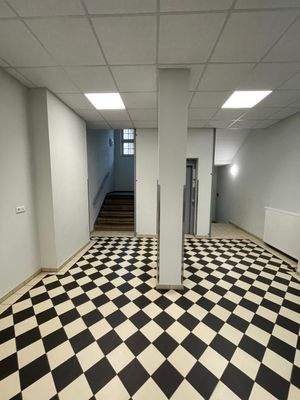 Treppenhaus mit Aufzug 