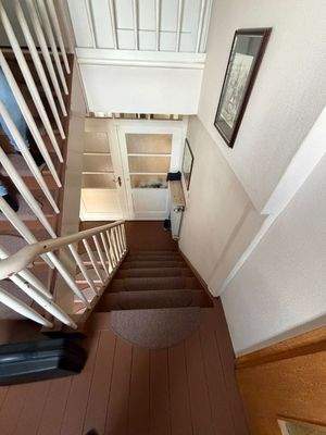 2025-11-20 Bahnweg7 Treppenhaus2