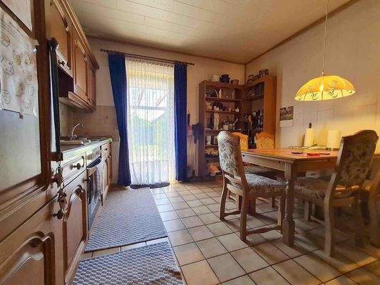 Küche im Landhausstil in der Wohneinheit 1