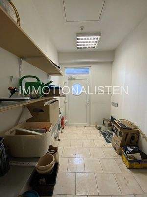 Abstellraum mit Blick zum Nebeneingang