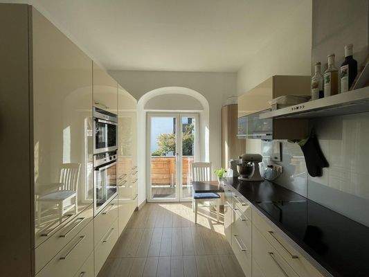 Küche mit Westbalkon