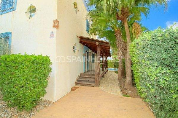 4 Bedroom House with Private Pool Near the Beach in Almeria