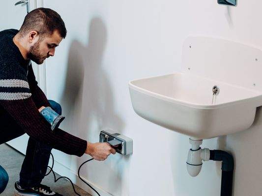 Stromanschluss und Sanitaeranlagen vorhanden (8)