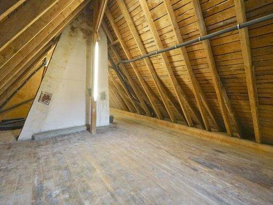 Spitzboden, ebenfalls ausbaufähig!