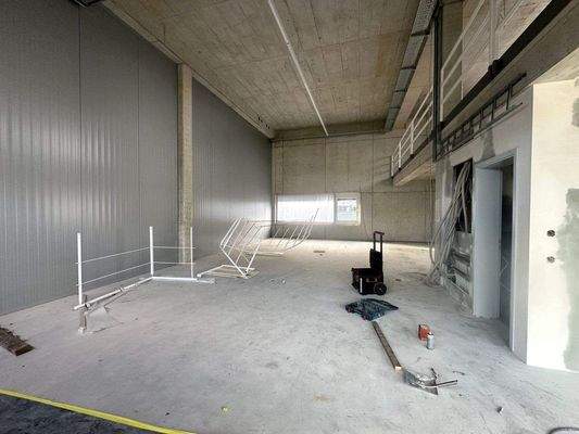 Ansicht EG-Halle mit Galerie rechte Teil